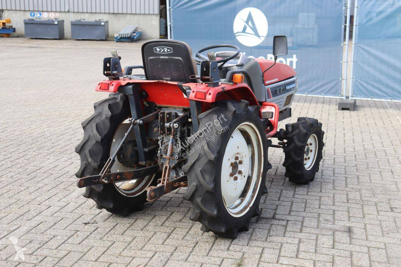 Tractor agrícola Yanmar F220D
