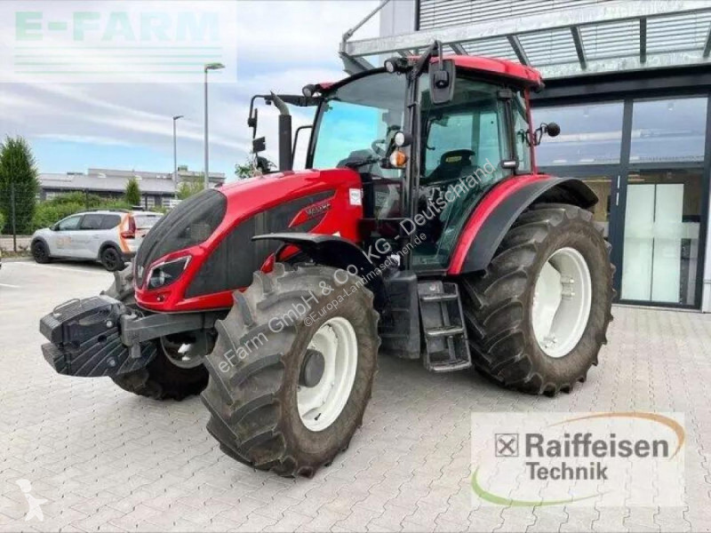 Tracteur agricole Valtra  a104