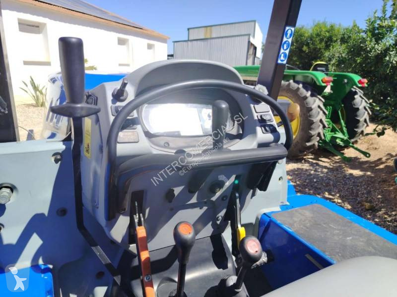 Селскостопански трактор New Holland TK 4.90