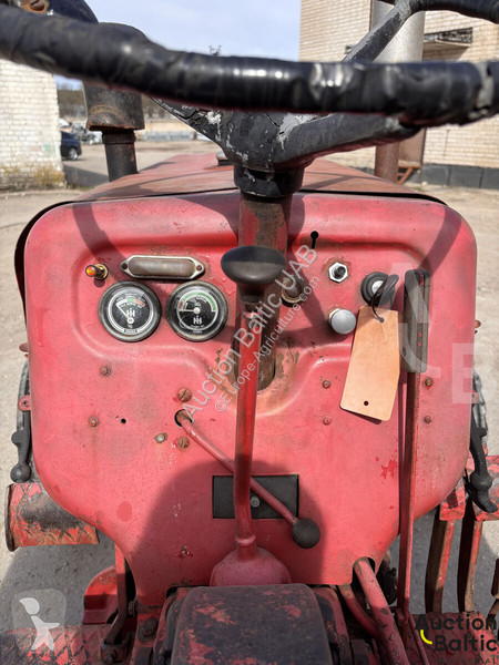 Tractor Mc Cormick Farmall D-324