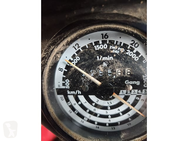 Tracteur agricole International 733