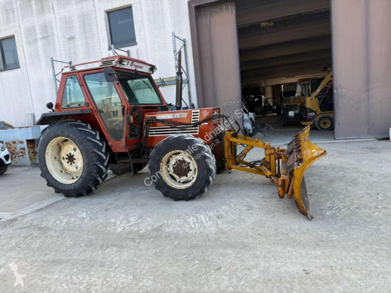 Tracteur agricole Fiat 85 90