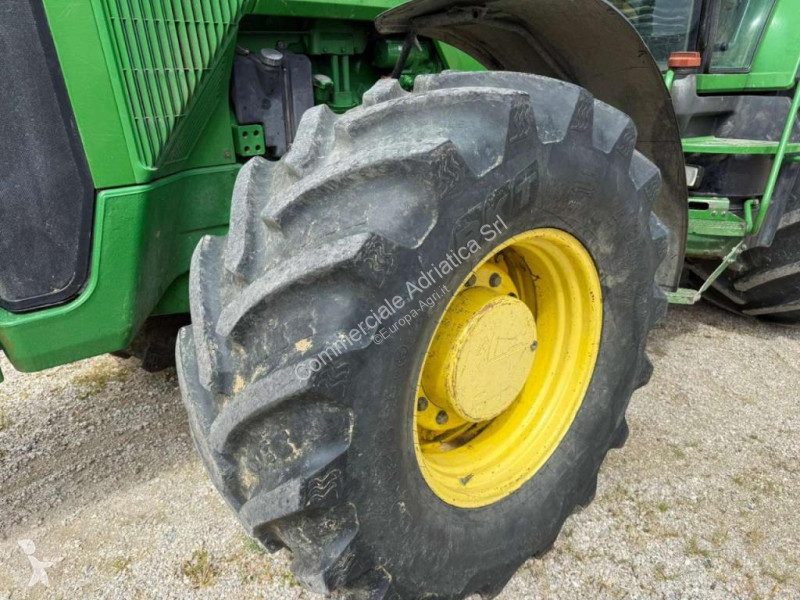 Tracteur agricole John Deere 8200