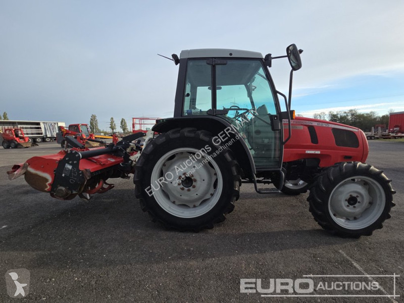 Zemědělský traktor Massey Ferguson 2210