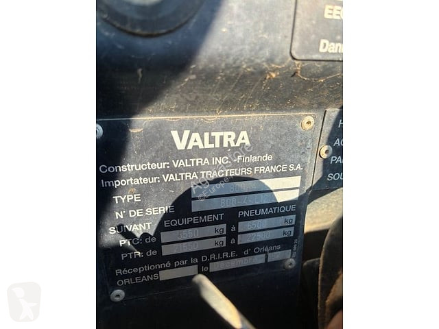 Zemědělský traktor Valtra 800