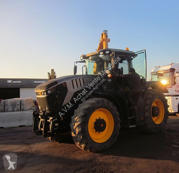 Zemědělský traktor JCB