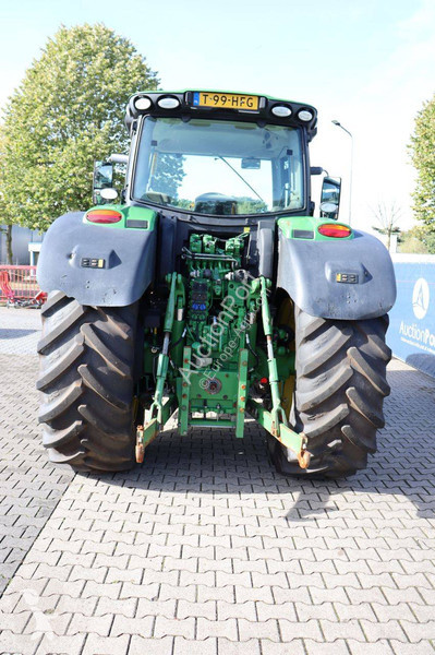 Zemědělský traktor John Deere 6195R