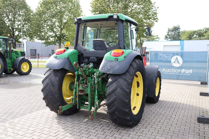 Zemědělský traktor John Deere 6320
