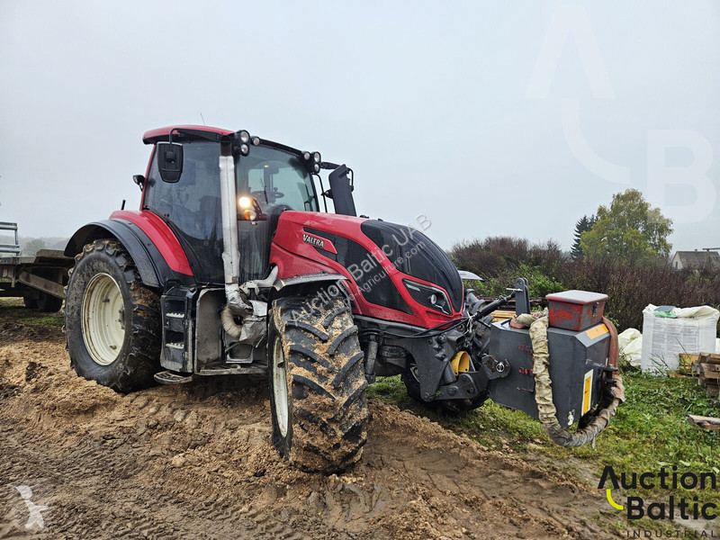 Tractor Valtra T 174 E
