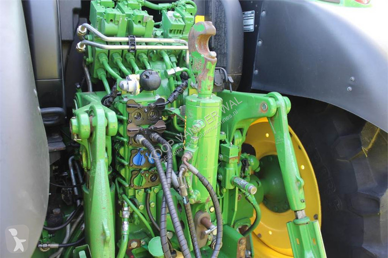 جرار زراعي John Deere 6215R