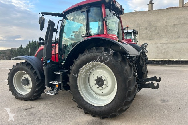 Tractor Valtra N135A