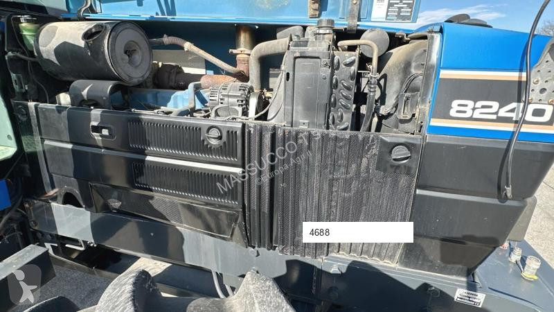 جرار زراعي Ford 8240 4x4