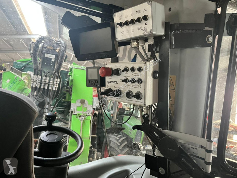 Tractor agrícola Valtra  S394 mit Hacker Axsel...