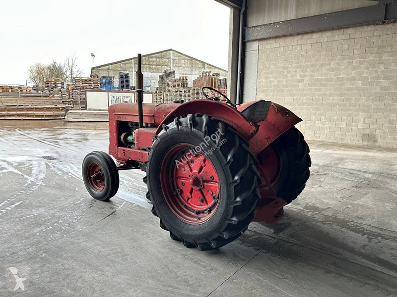 Tractor Volvo 470