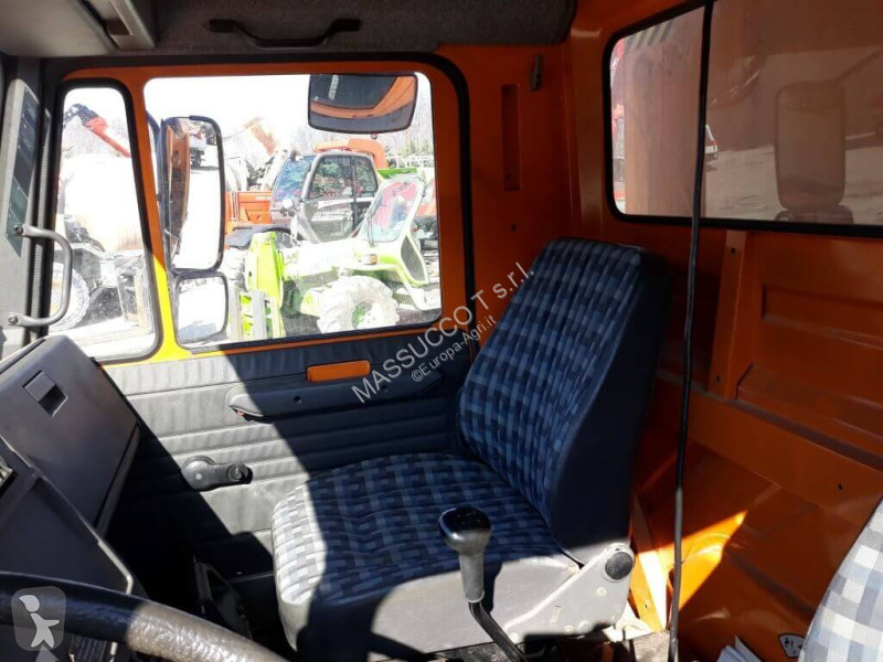 Lantbrukstraktor Mercedes Unimog - U90