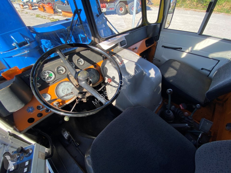 Lantbrukstraktor Mercedes UNIMOG