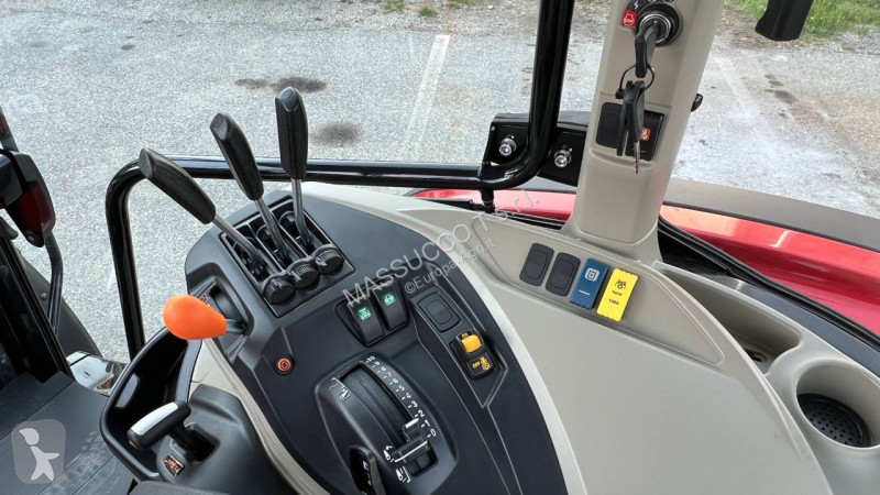 Trattore Massey Ferguson 5711 DYNA4 4X4