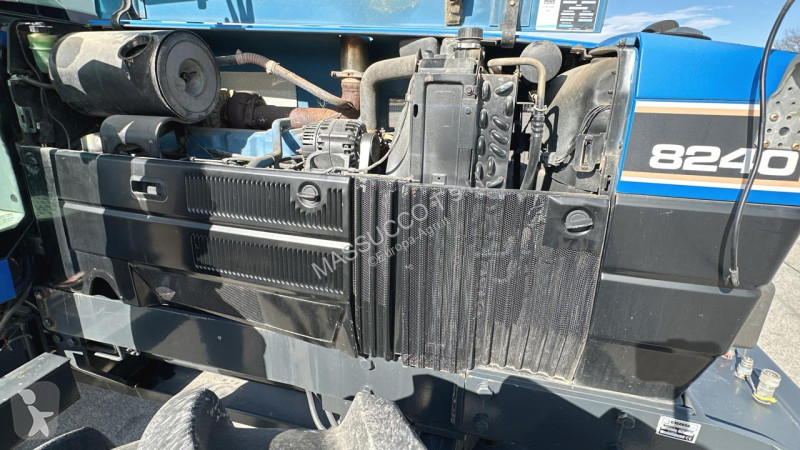 Lantbrukstraktor Ford 8240 4x4