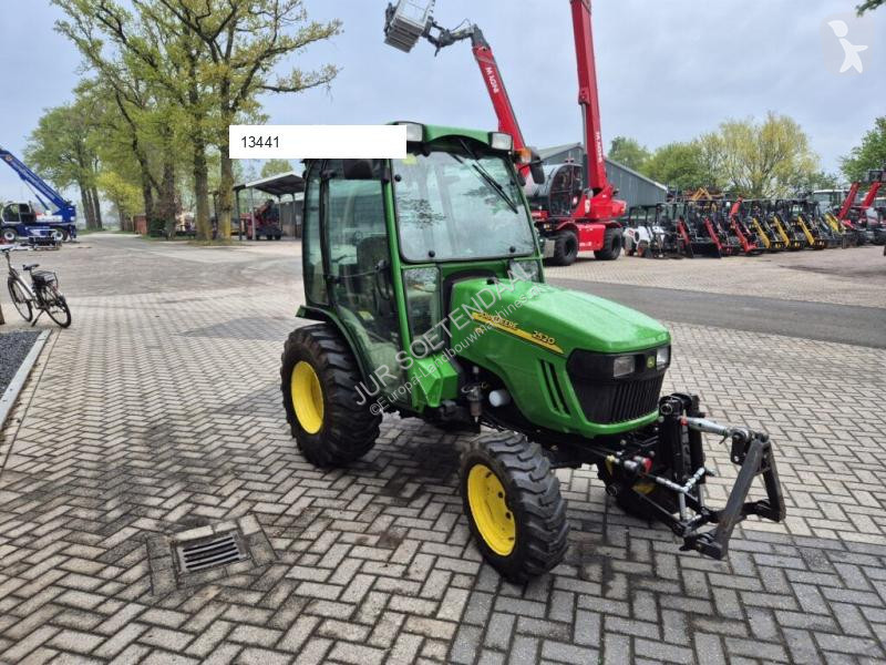 Traktor John Deere 2520