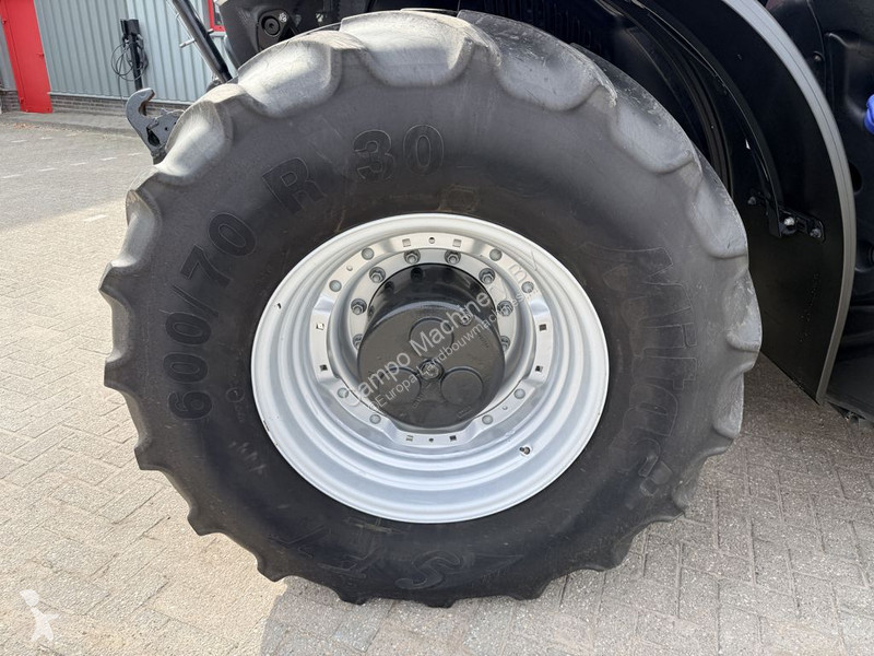 Case IH Optum 300 CVX AFS Connect GPS tractor