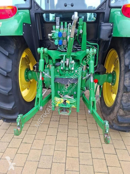 Lantbrukstraktor John Deere 5100M