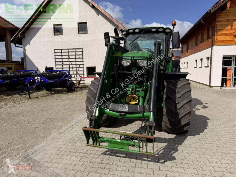 Landbrugstraktor John Deere  6215 r mit frontlader