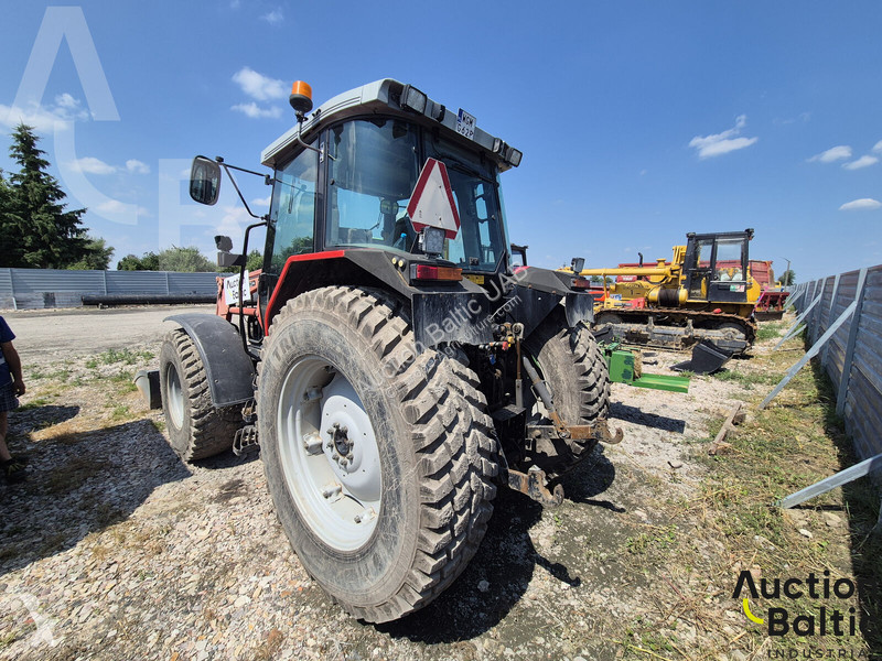 Трактор Massey Ferguson 6255