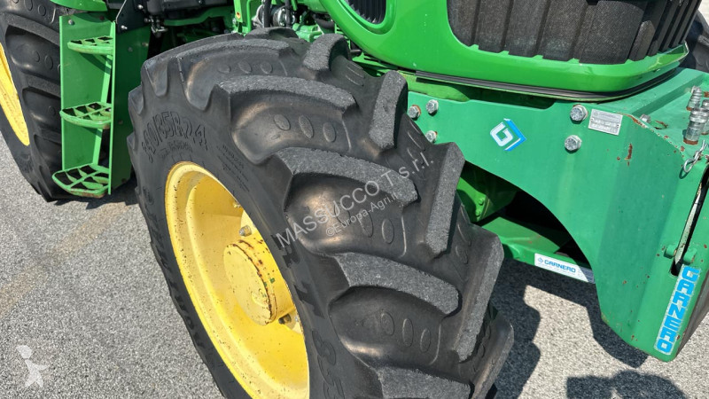 Tractor agrícola John Deere 6100D
