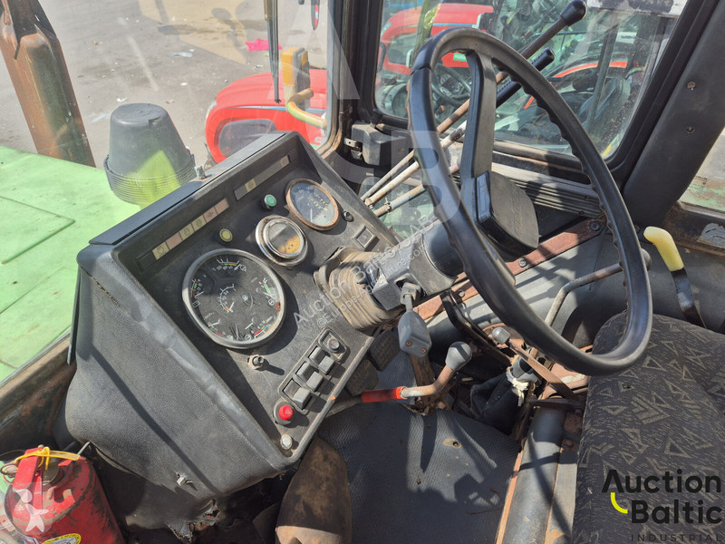 Lantbrukstraktor MT3 Belarus-820