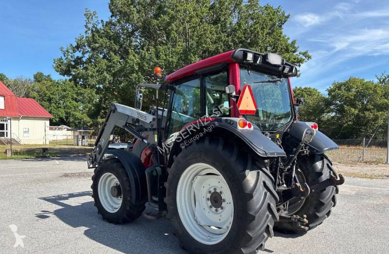 Valtra N111e tractor