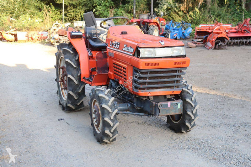 جرار زراعي Kubota L1-235