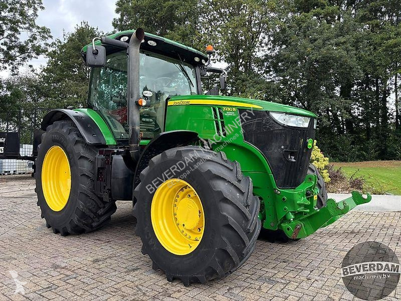 Zemědělský traktor John Deere 7230R