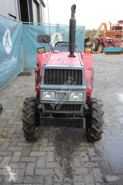 Сільськогосподарський трактор Yanmar F18D