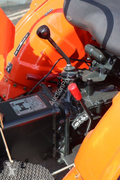 Сільськогосподарський трактор Kubota B7001