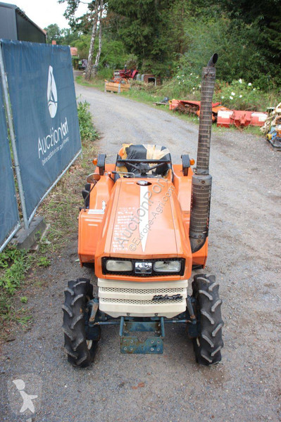 Сільськогосподарський трактор Kubota B1400DT