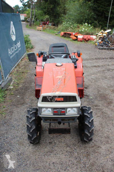 Сільськогосподарський трактор Yanmar F165D