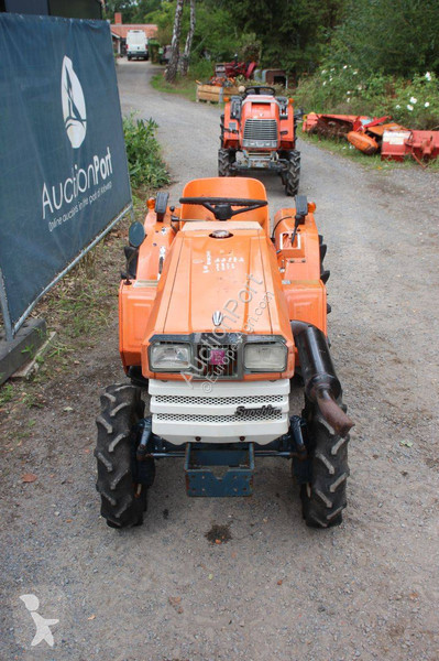 Сільськогосподарський трактор Kubota B1502DT
