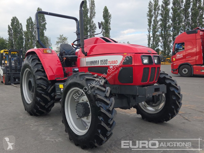Tractor Mahindra 8560