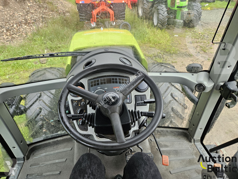 Claas Axion 830 tractor