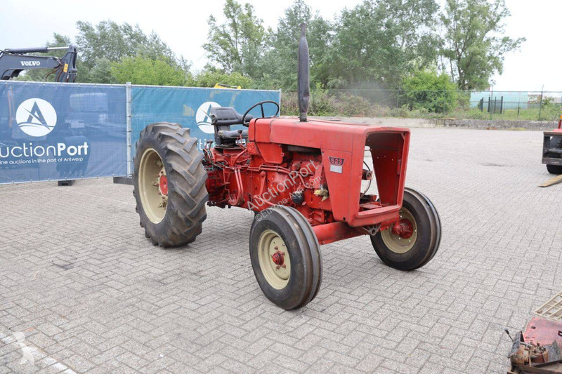 Tractor agrícola International 523