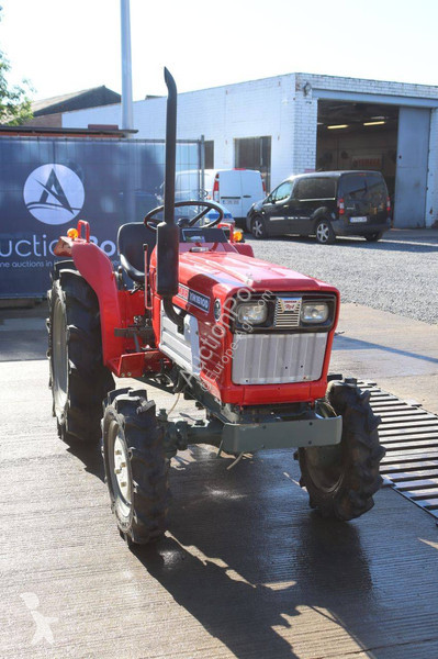 Tractor agrícola Yanmar YM1610D