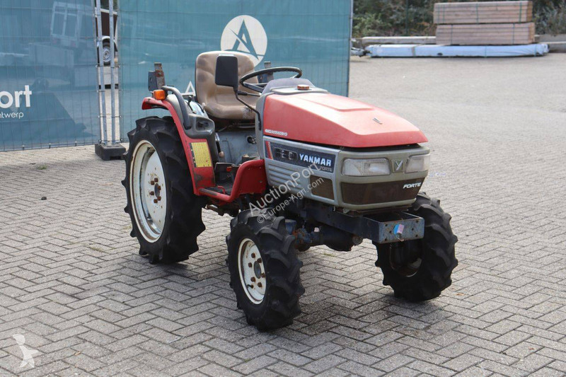 Tractor agrícola Yanmar F220D