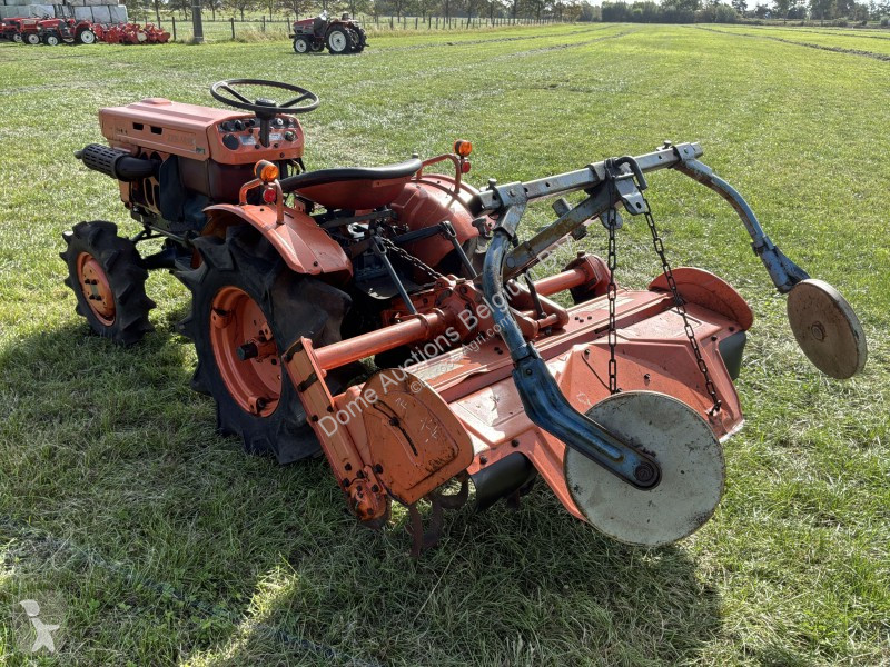 Tractor  B7001