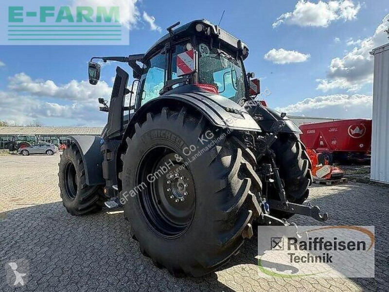 Tracteur agricole Valtra  q 305