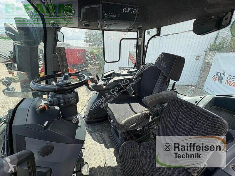Tracteur agricole Valtra  q 305