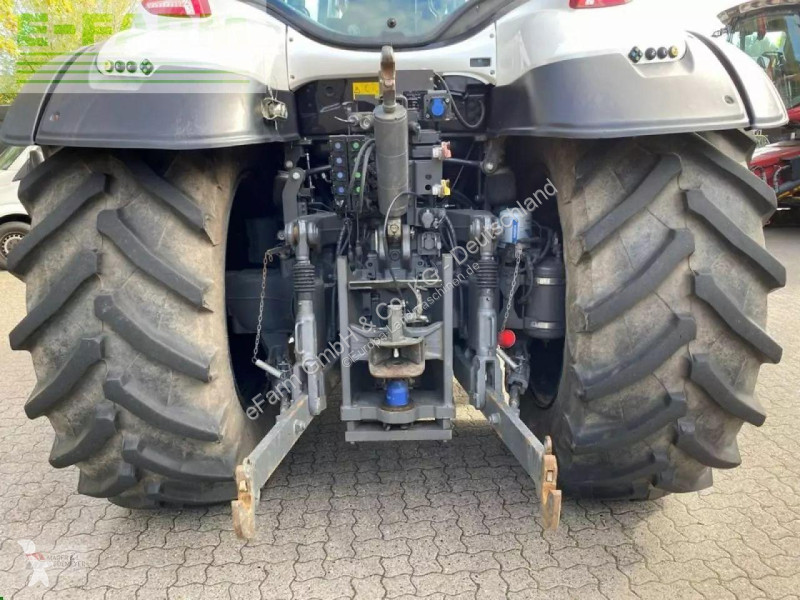 Tracteur agricole Valtra  t174 versu