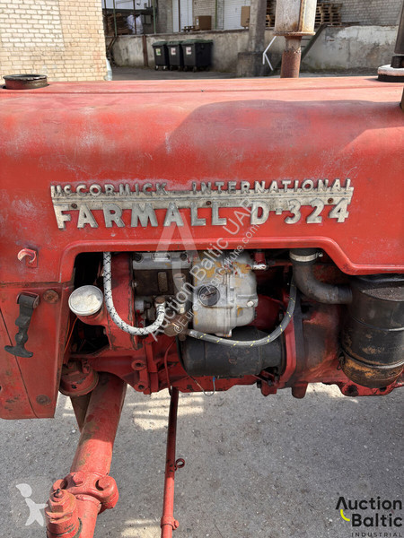 Tractor Mc Cormick Farmall D-324