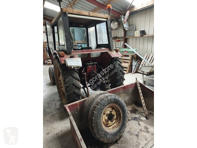Tracteur agricole International 733