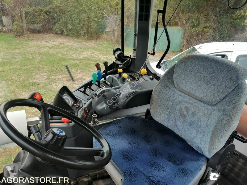 Tracteur agricole New Holland TSA 100