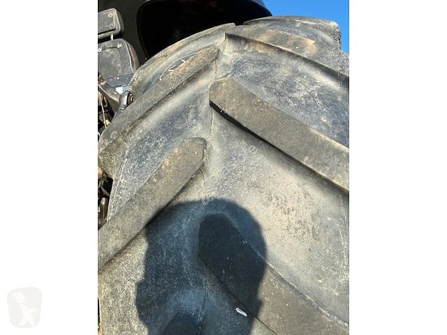 Zemědělský traktor Valtra 800